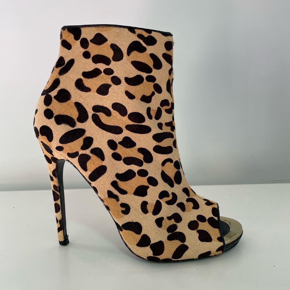 Steve Madden Diana Leopard Print Peep Toe Booties Size 8